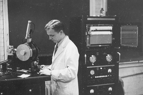 Walter Curlook absorbed in work in a U of T chemistry lab in the early 1950s Photo: Courtesy of the Curlook family